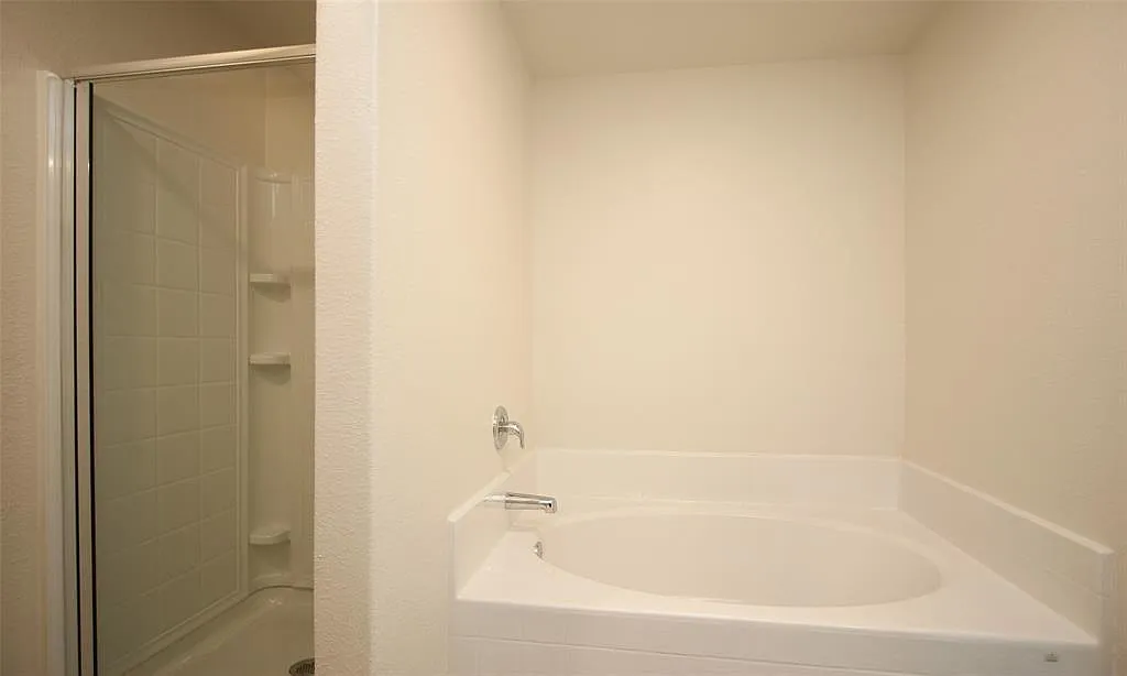 3 bed, 2.5 bath, 1813 sqft, $1,825 — Photo 2