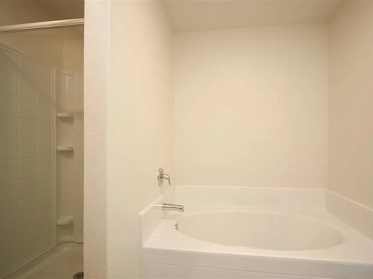 545 Bains St — Photo 2