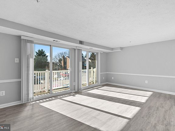 3rd image of 504 Philmont Dr APT 8