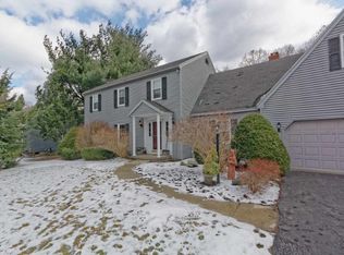 31 Saint Agnes Ln, Albany, NY 12211