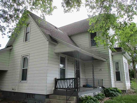 2nd image of 102 E Walnut St