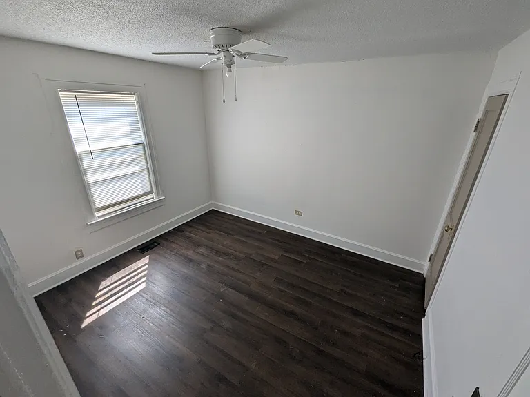 825 McArthur St — Photo 3