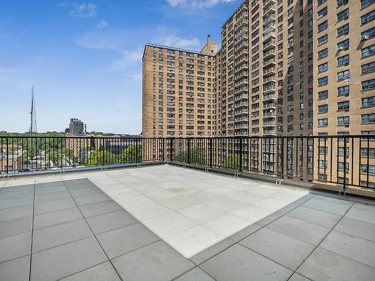 100 Sullivan Pl #602 — Photo 3