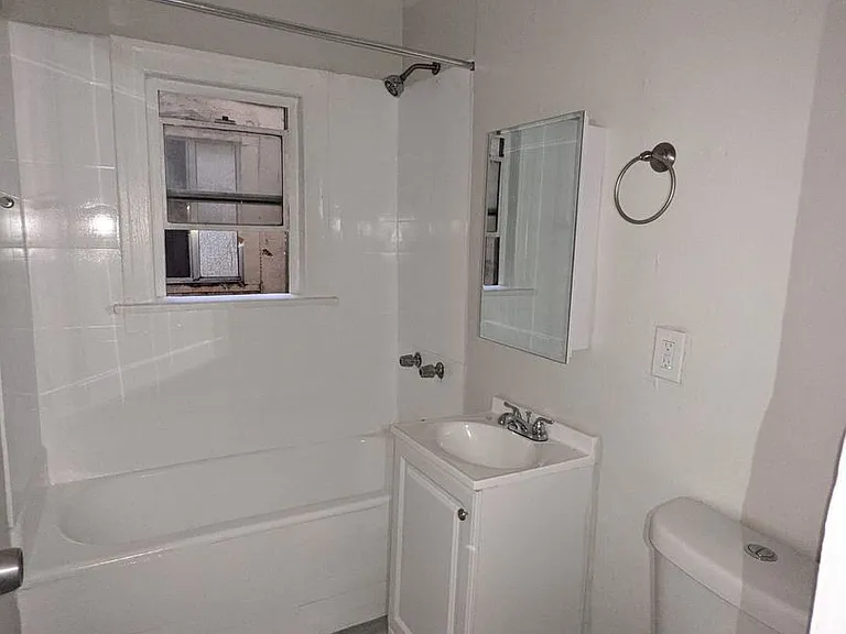 832 W Florence Ave #7A — Photo 5