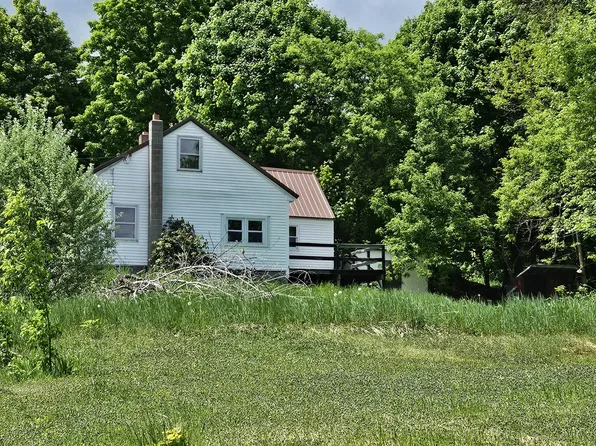 32 Front Street, Sumner, ME 04292