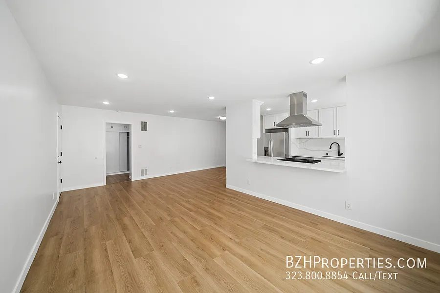 Modern West Hollywood Living - 2 Bed, 2 Bath with Parking and Chef's Kitchen — Photo 2