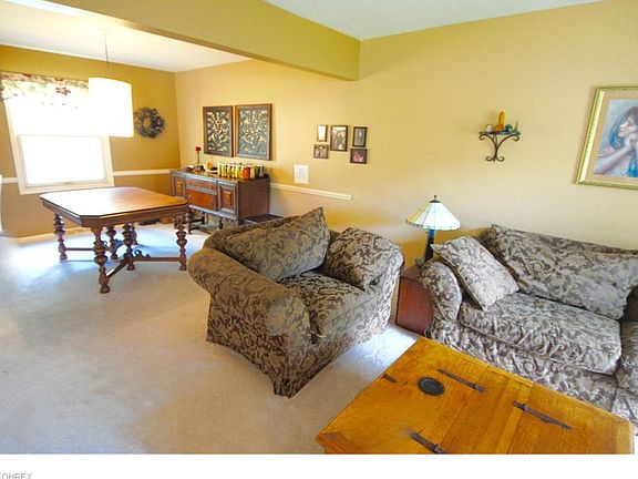 4th image of 1055 Chatham Pl