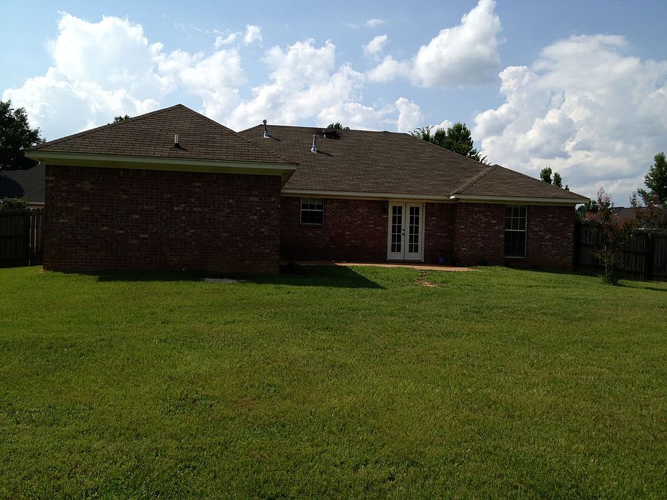 2nd image of 615 Southern Oaks Dr