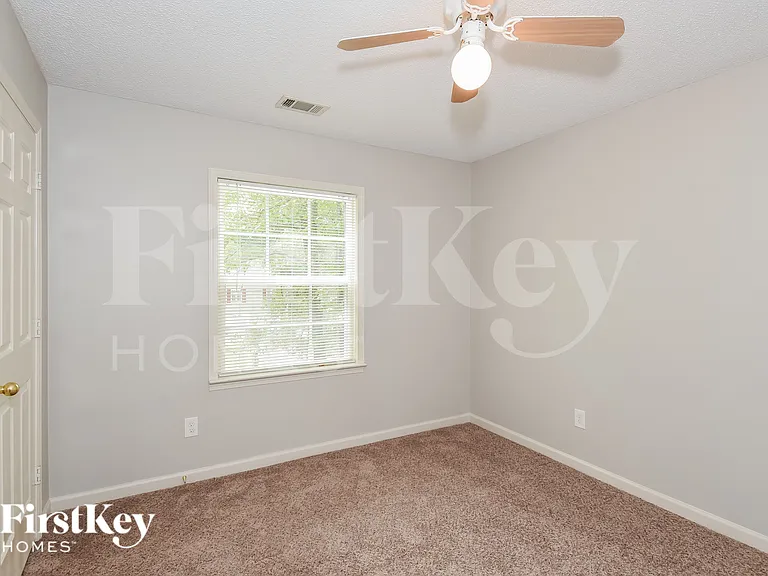 38 Michael Ct — Photo 11