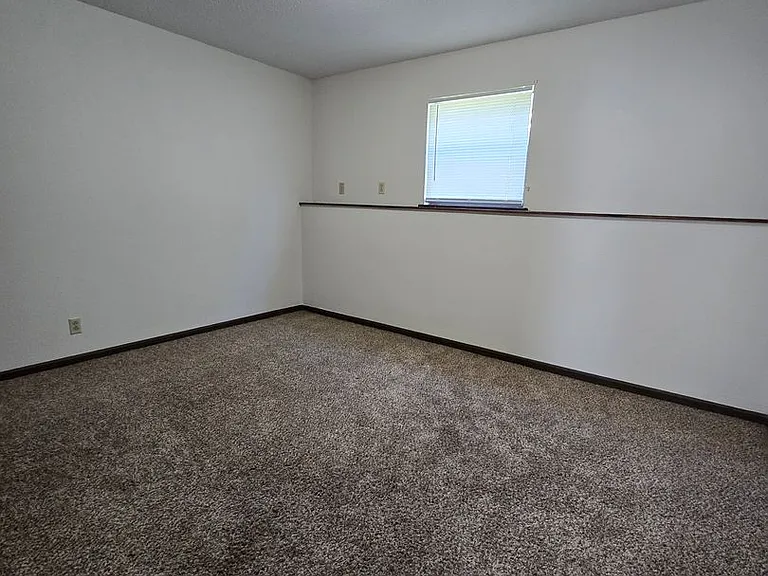 125 Albany Dr — Photo 8