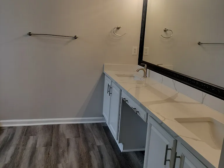 Double sinks in M.Bathroom, Quartz Countertops