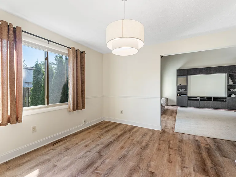 Spacious Dining Area