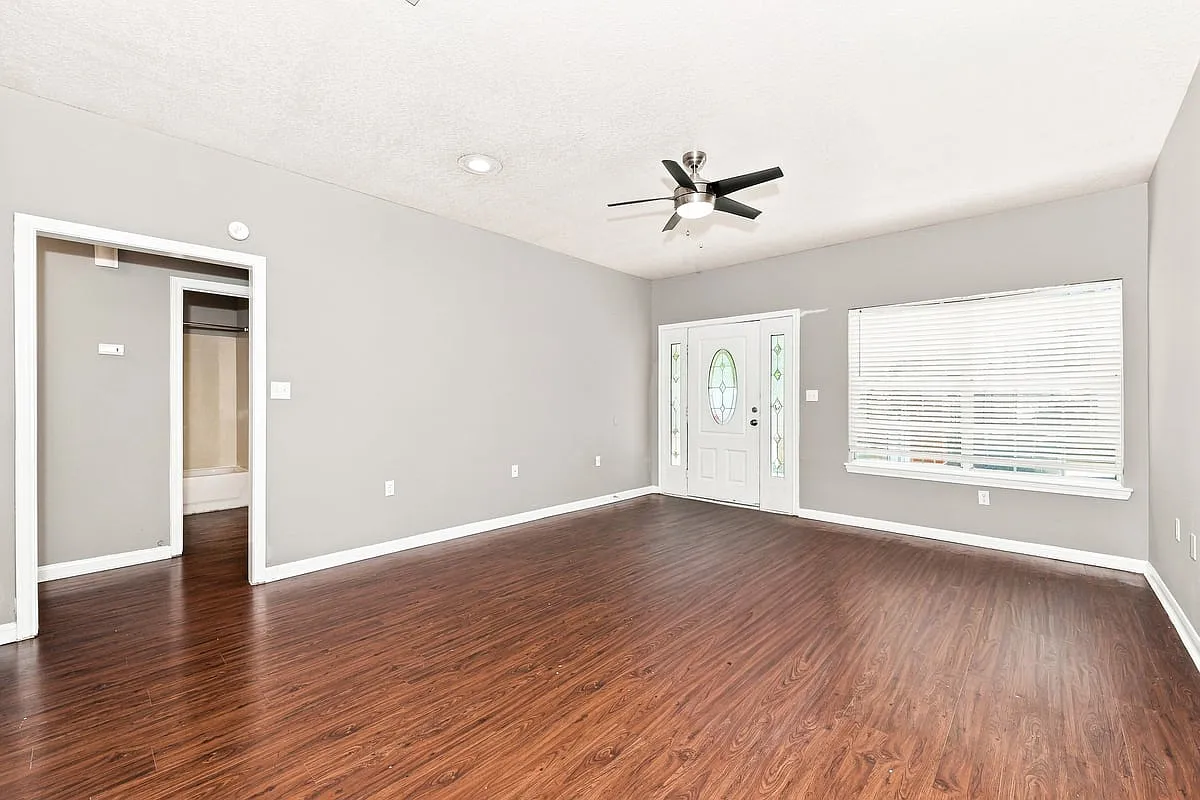 Bear Gardens - 1521 Bagby Unit B — Photo 3