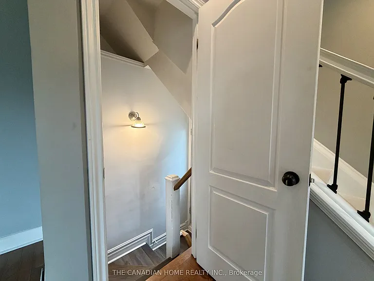 71 English St — Photo 32