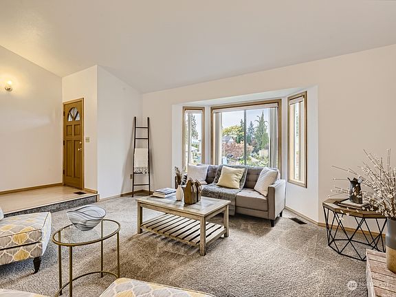 3rd image of 7014 67th Street NE