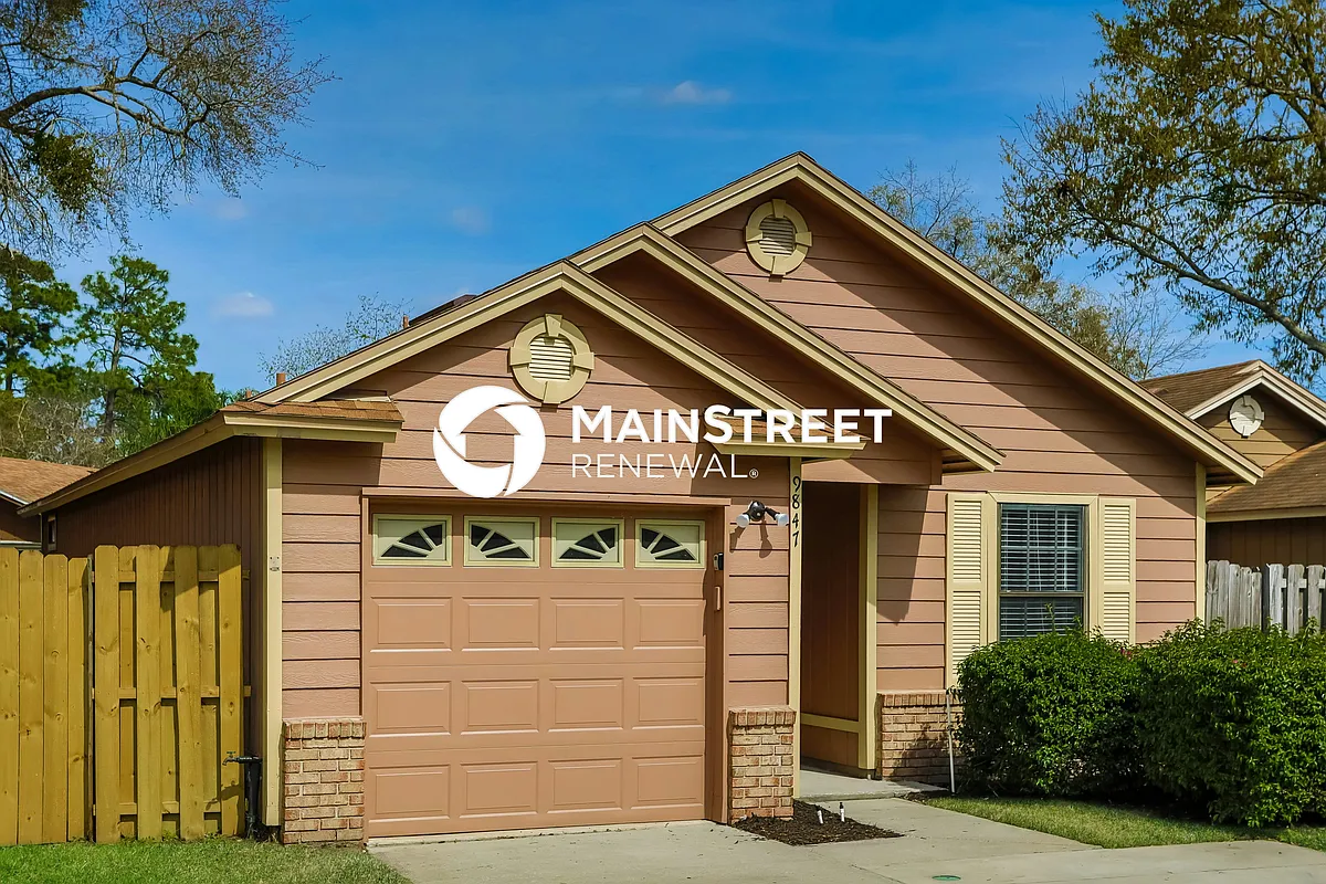 Front View - 9847 Paddlewheel Dr W