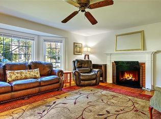 20 Townsend St, Barrington, RI 02806