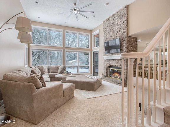 5th image of 933 Wickford Dr