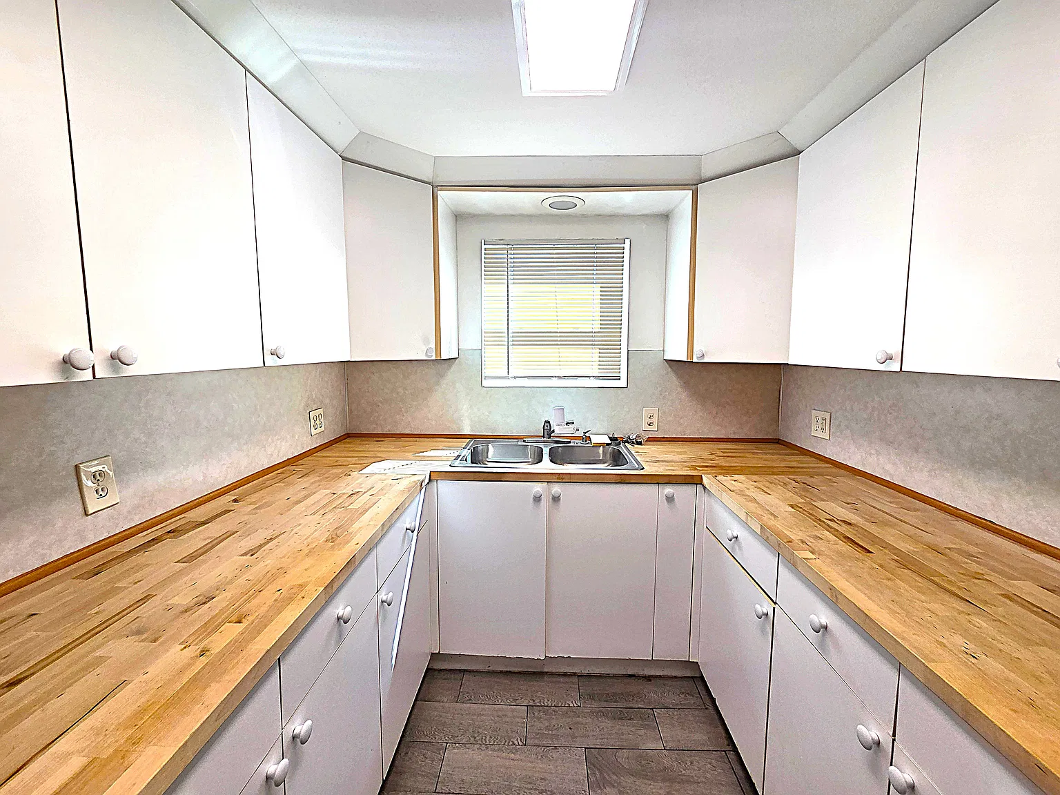 3 bed, 1200 sqft, $2,300 — Photo 2