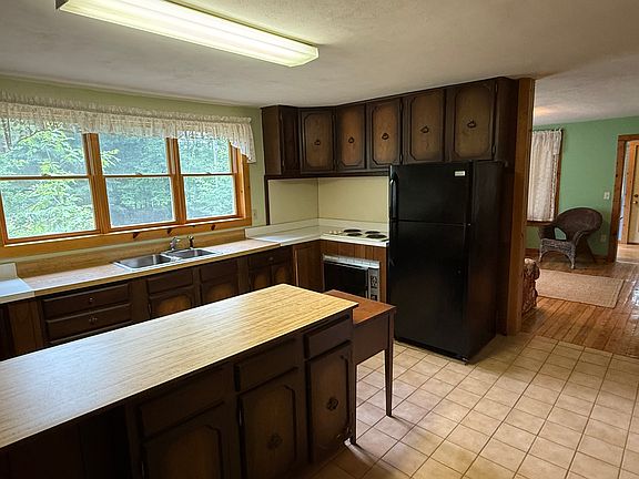 3rd image of 2514 Dewey Dr