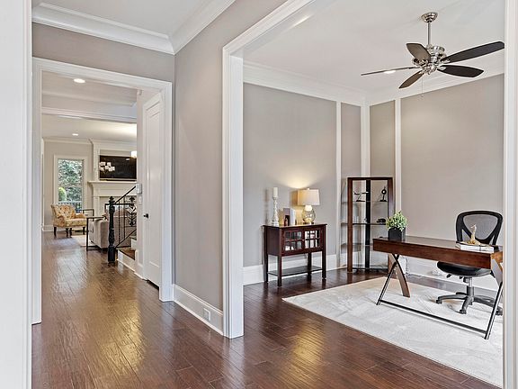 4th image of 2621 Davis St