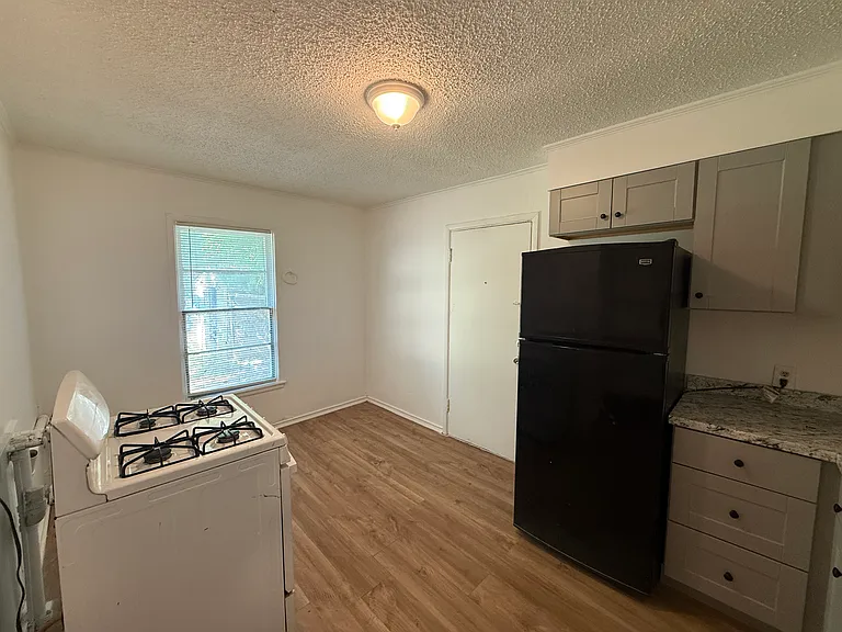 4914 Donnelly Ave #4914 — Photo 3