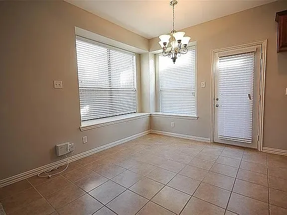 3 bed, 1817 sqft, $2,695 — Photo 3