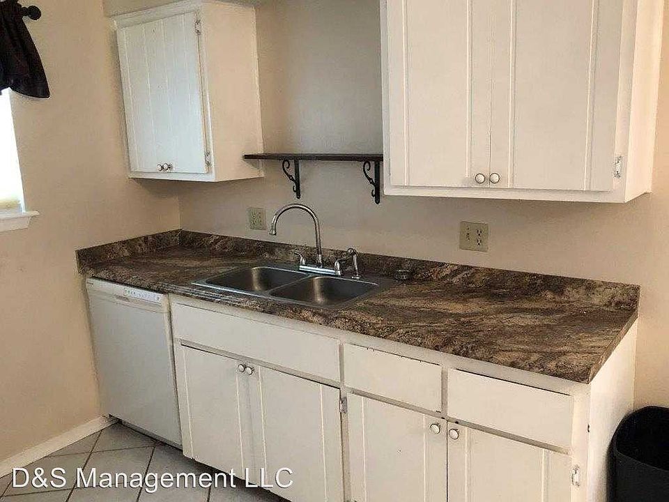 2nd image of 428 Belmont Dr