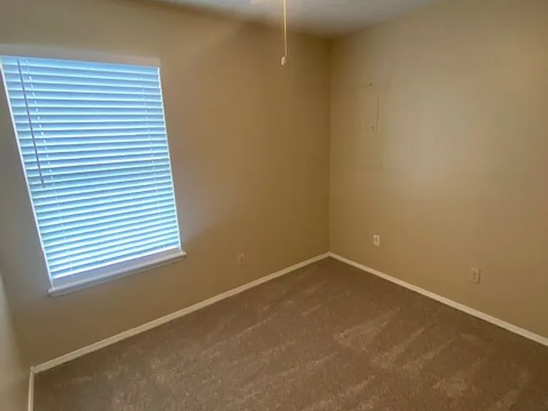 320 E Evergreen Ln — Photo 10