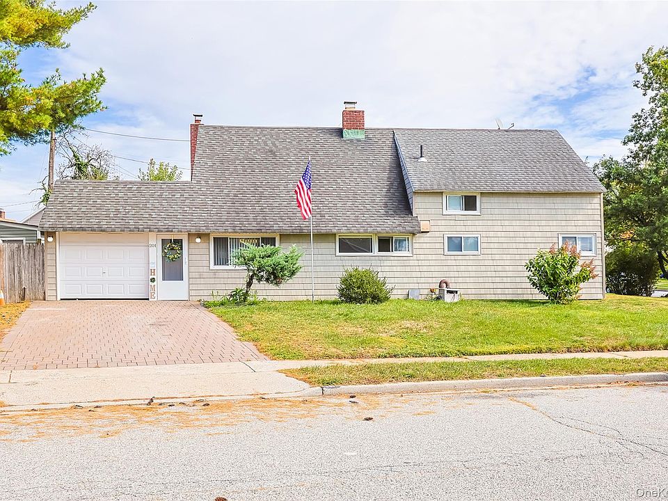 1st image of 201 Sprucewood Drive