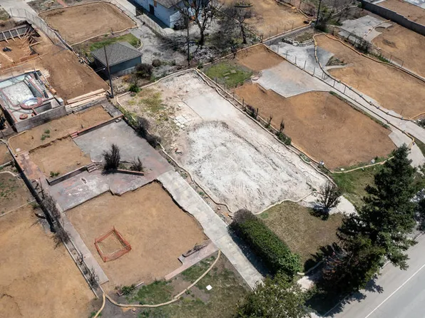 955 E Mendocino St, Altadena, CA 91001