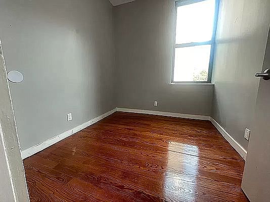 4th image of 141 Tompkins Ave #2BE