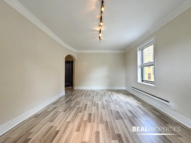 2327 N Rockwell St #A2 — Photo 4