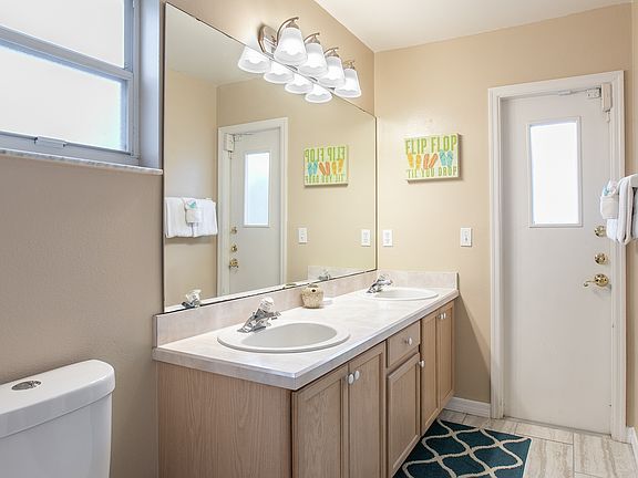 4th image of 7802 Laurel Oak Ln