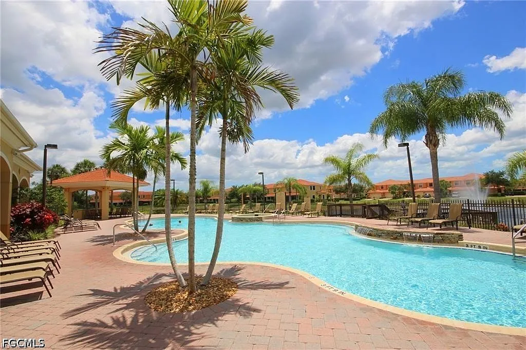 3 bed, 3.0 bath, 2151 sqft, $3,000 — Photo 4