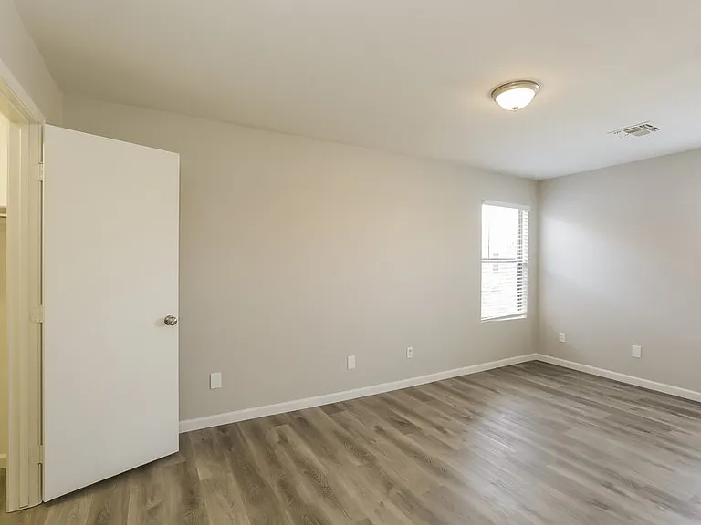 2217 E 35th Ave — Photo 17