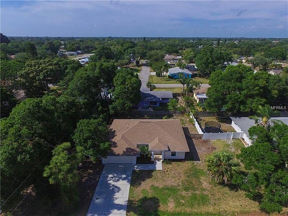 3rd image of 823 Seminole Dr