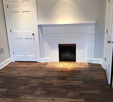 Primary bedroom (fireplace)