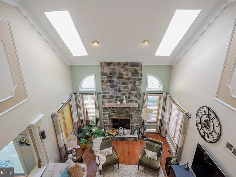61 Amherst Way — Photo 42