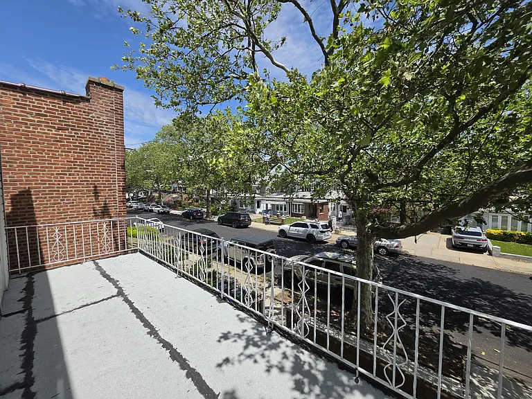 1366 E 58th St #3 — Photo 4
