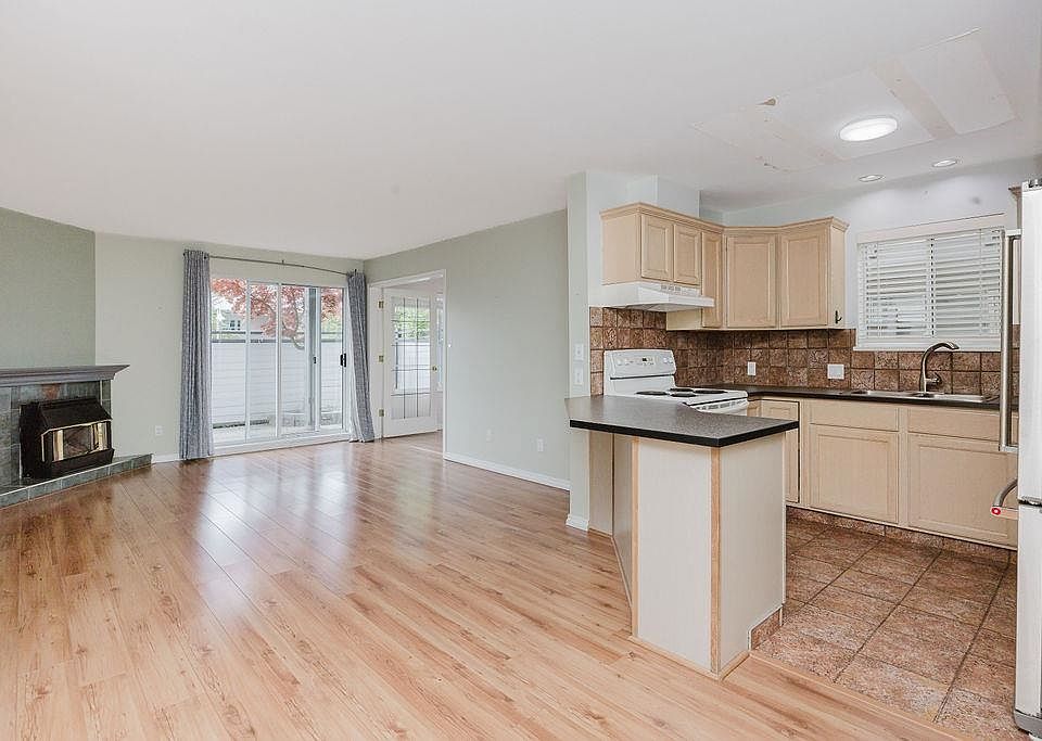 1st image of 689 Park Rd #4