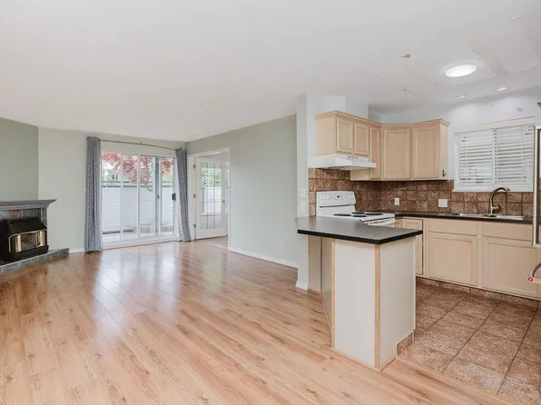 689 Park Rd #4, Gibsons, BC V0N 1V7