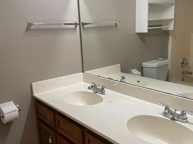 1029 Kelley Dr — Photo 9