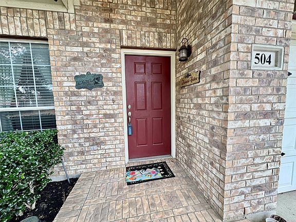 3rd image of 504 Winbridge Ln