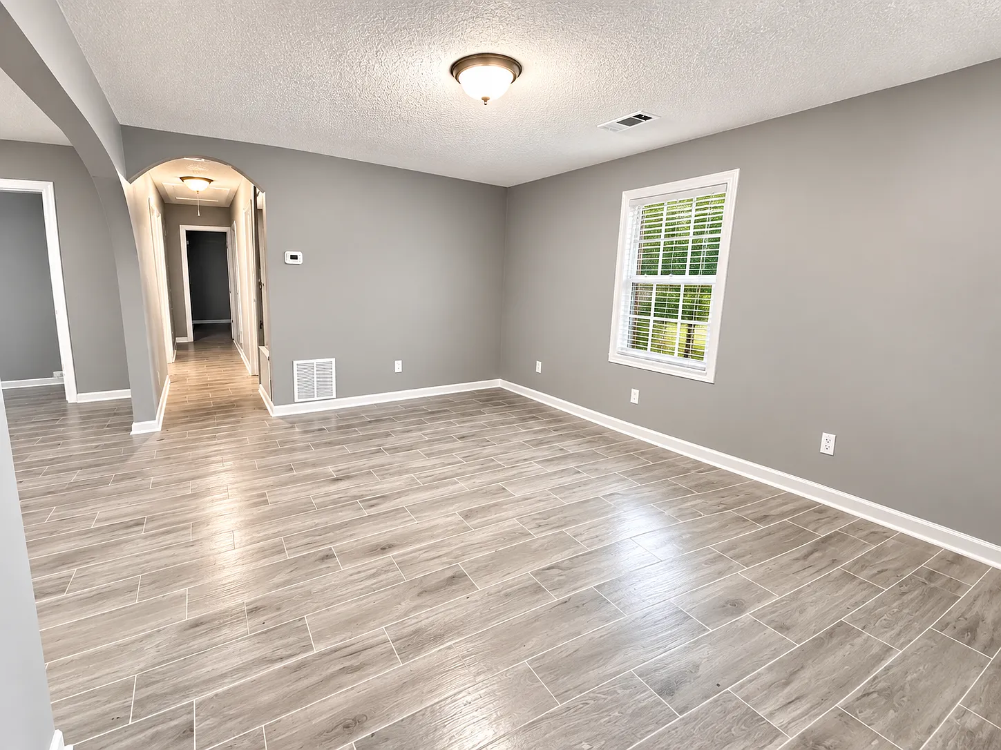4 bed, 1338 sqft, $1,550 — Photo 3