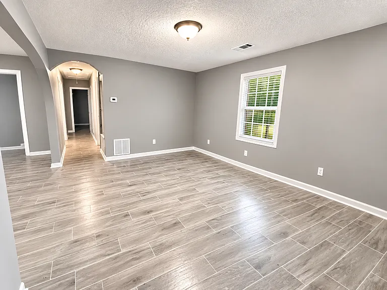1586 Harmen St — Photo 3