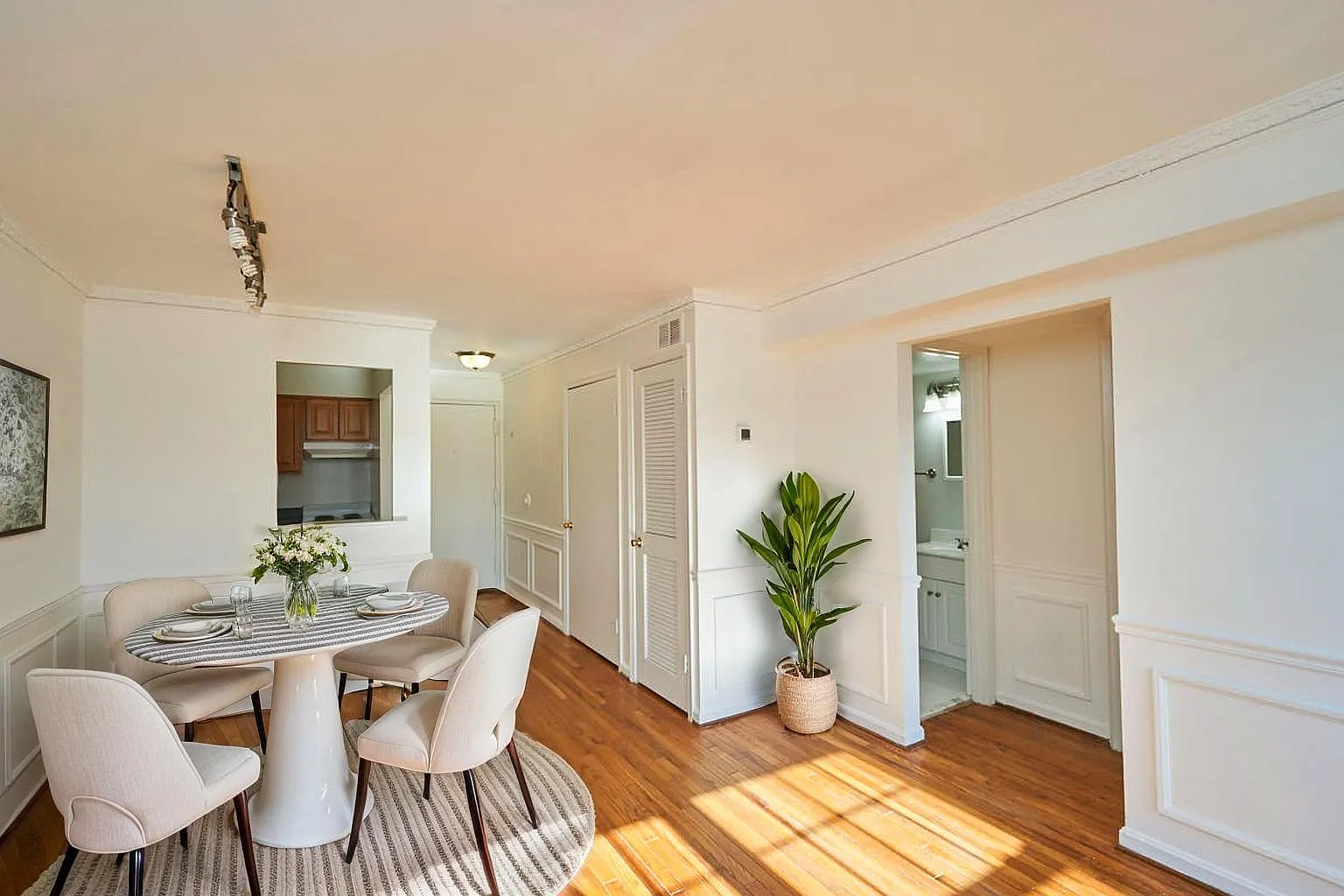 1 bed, 522 sqft, $1,973 — Photo 4