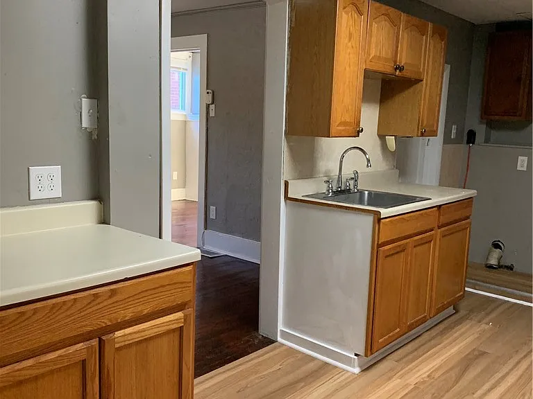 160 Hazelwood Ave — Photo 12