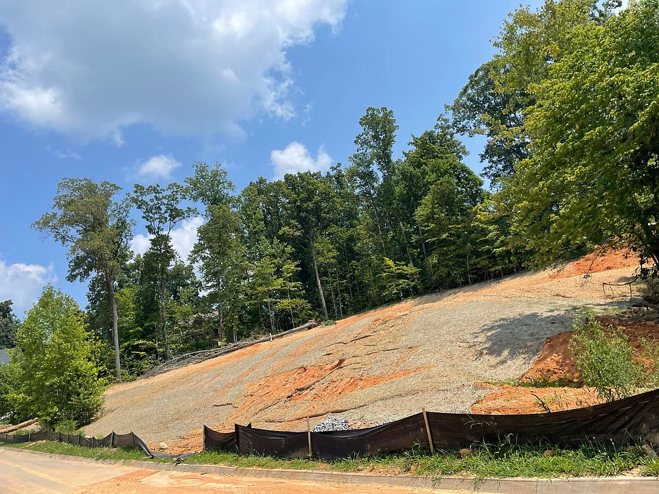2nd image of 270 Wedgewood Dr