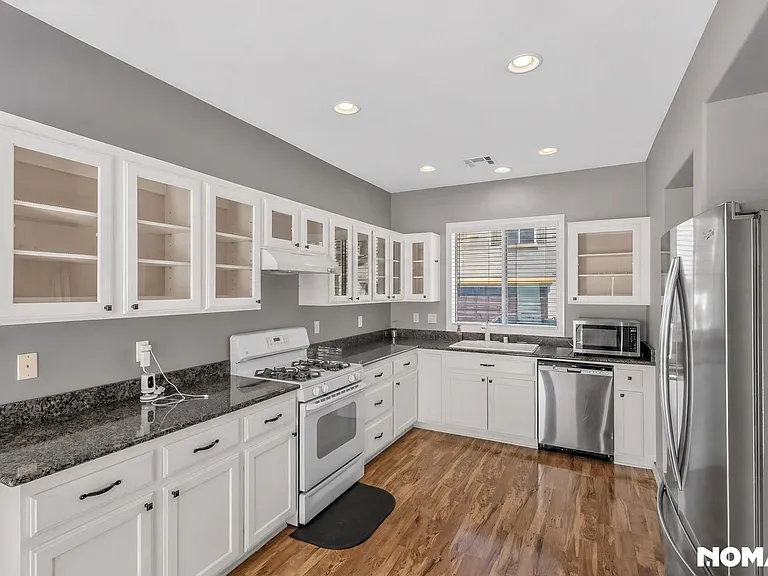 8528 Myrsine Ct — Photo 10